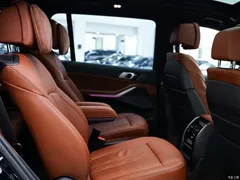 2021 BMW X7 xDrive40i Exclusive Luxury Package, чёрный — фото 14