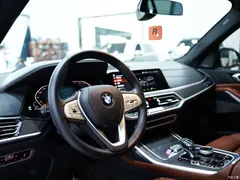 2021 BMW X7 xDrive40i Exclusive Luxury Package, чёрный — фото 15