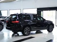 2021 BMW X7 xDrive40i Exclusive Luxury Package, чёрный — фото 18