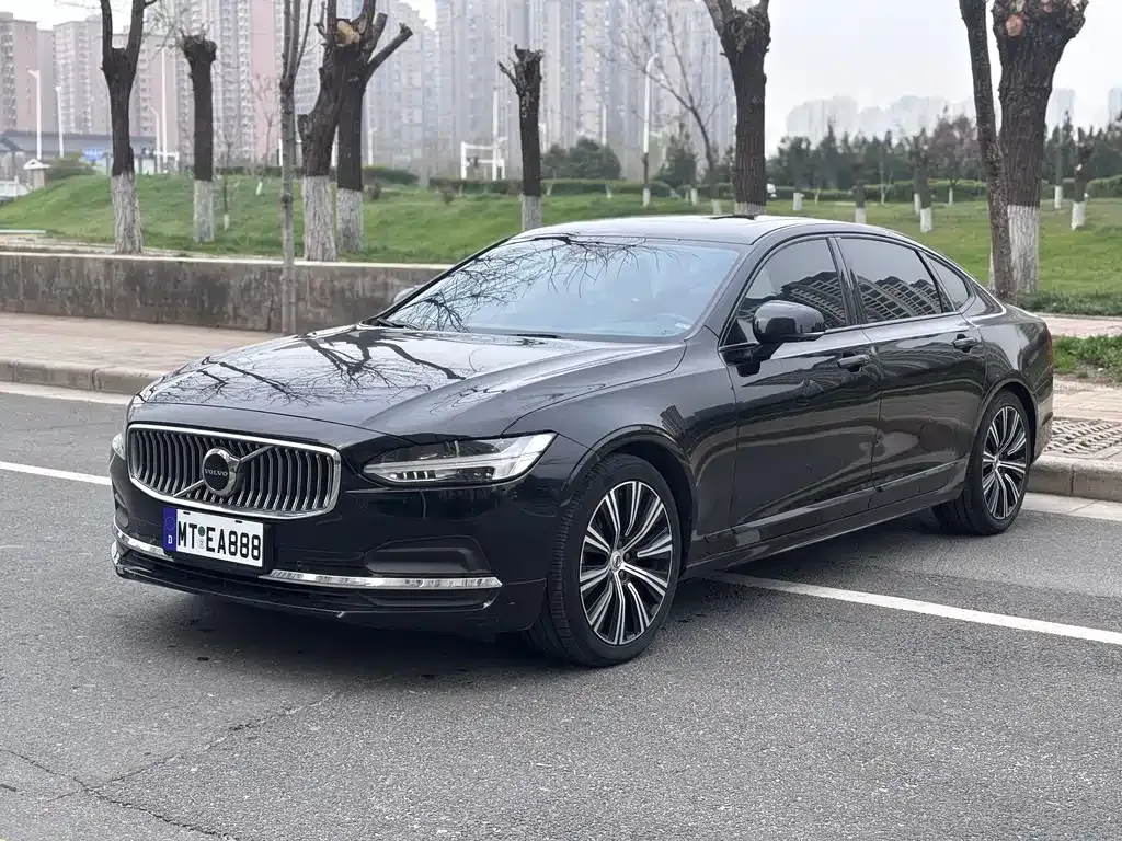 2022 Volvo S90