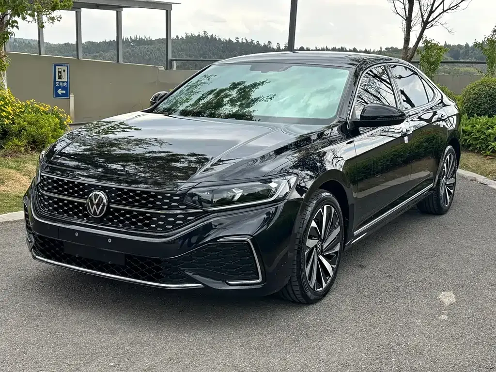 2023 Volkswagen Passat 330TSI Elite