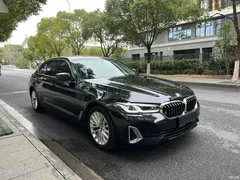 2021 BMW 5 Series 525Li Luxury Package, чёрный — фото 3