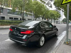 2021 BMW 5 Series 525Li Luxury Package, чёрный — фото 7