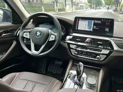 2021 BMW 5 Series 525Li Luxury Package, чёрный — фото 14