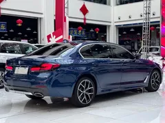 2022 BMW 5 Series 5 530Li M, синий — фото 22
