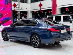 2022 BMW 5 Series 5 530Li M, синий — фото 24