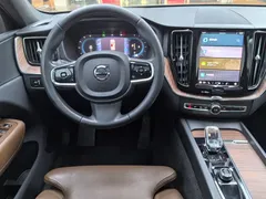 2022 Volvo XC60 4WD Luxury — фото 7