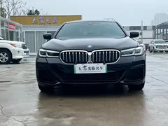 2022 BMW 5 Series 5 535Le M, чёрный — фото 2
