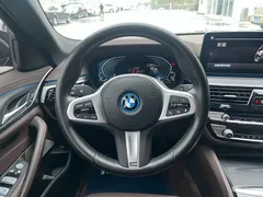 2022 BMW 5 Series 5 535Le M, чёрный — фото 11