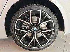 2021 BMW 5 Series 5 530Li M, белый — фото 14