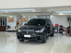 2022 BMW X5 30Li Premium M Sport Package, чёрный — фото 1