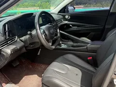 2022 Hyundai Elantra 1.5L CVT LUX, чёрный — фото 5
