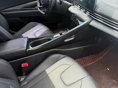 2022 Hyundai Elantra 1.5L CVT LUX, чёрный — фото 6