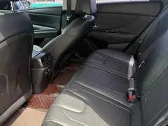 2022 Hyundai Elantra 1.5L CVT LUX, чёрный — фото 13