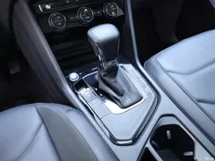 2020 Volkswagen Tiguan L 330TSI AT 2WD Panoramic Comfort National VI — фото 12