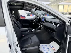 2022 Toyota RAV4 2.0L CVT 2WD Premium, белый — фото 6