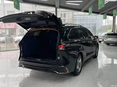 2023 Toyota Sienna 2.5L Hybrid Comfort — фото 17