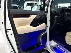 2021 Toyota Alphard Hybrid 2.5L Luxury — фото 44