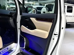 2021 Toyota Alphard Hybrid 2.5L Luxury — фото 45