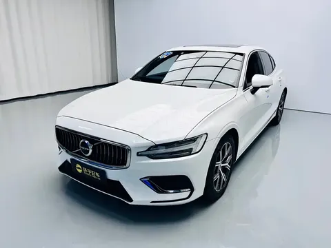 2023 Volvo S60 B4 Luxury