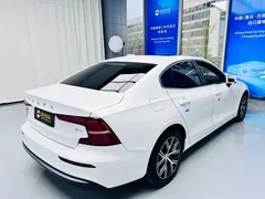 2023 Volvo S60 B4 Luxury, белый — фото 7
