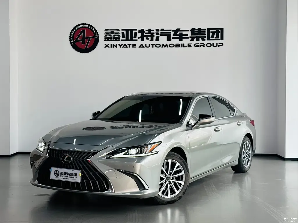 2022 Lexus ES 300h Excellence