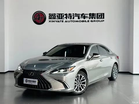 2022 Lexus ES 300h Excellence