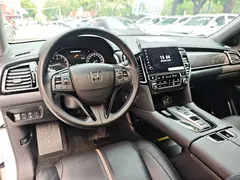 2020 Honda UR-V 370TURBO 4WD Premium, белый — фото 12