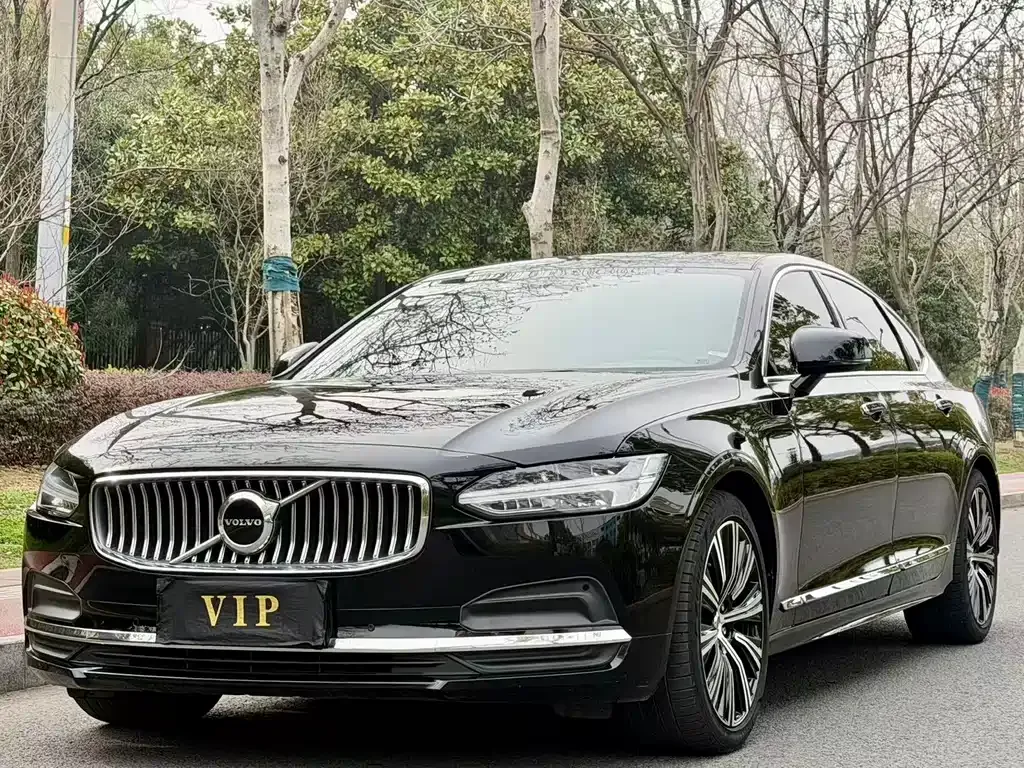 2022 Volvo S90