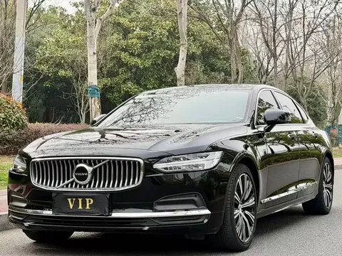2022 Volvo S90