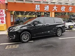 2021 Toyota Sienna 2.5L Hybrid Comfort, чёрный — фото 2