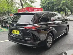 2021 Toyota Sienna 2.5L Hybrid Comfort, чёрный — фото 6