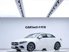 2022 Mercedes-Benz A-Class A 180 L sports sedan, белый — фото 1