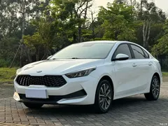 2021 Kia K3 1.5L CVT Fashion, белый — фото 1