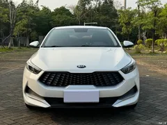 2021 Kia K3 1.5L CVT Fashion, белый — фото 2
