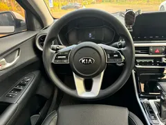 2021 Kia K3 1.5L CVT Fashion, белый — фото 12