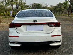 2021 Kia K3 1.5L CVT Fashion, белый — фото 14