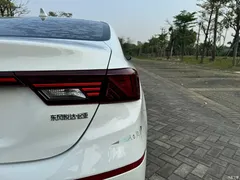 2021 Kia K3 1.5L CVT Fashion, белый — фото 17