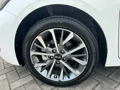 2021 Kia K3 1.5L CVT Fashion, белый — фото 18