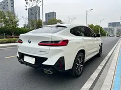 2022 BMW X4 xDrive 25i M, белый — фото 6
