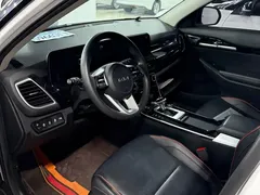 2023 Kia Seltos 1.5L CVT Luxury, белый — фото 3