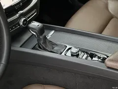 2021 Volvo XC60 T5 4WD Zhiyuan Luxury, белый — фото 8