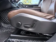 2022 Volvo XC60 B5 4WD Zhiyi Luxury — фото 16