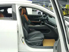 2022 Changan UNI-V 1.5T Premium Type, белый — фото 8