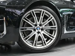 2021 BMW 7 Series 740Li xDrive Executive Luxury Package, чёрный — фото 25