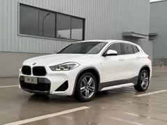 2022 BMW X2 sDrive25i M, белый — фото 1