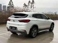 2022 BMW X2 sDrive25i M, белый — фото 7