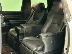 2021 Toyota Alphard Hybrid 2.5L Premium, белый — фото 11