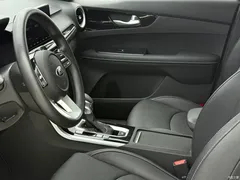 2021 Kia K3 1.5L CVT Fashion, белый — фото 10