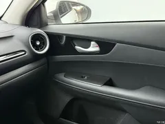 2021 Kia K3 1.5L CVT Fashion, белый — фото 17
